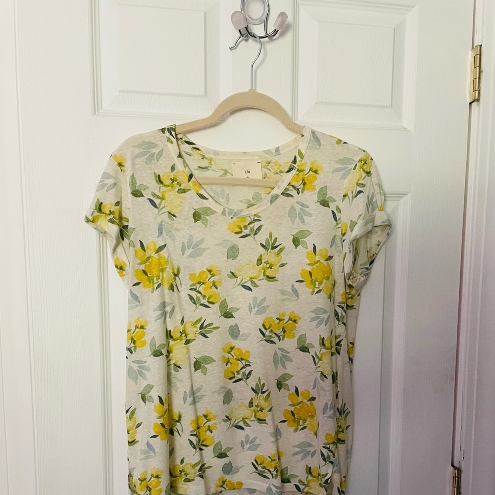 Yellow print short sleeve Anthropologie T.la tee made in USA size M
